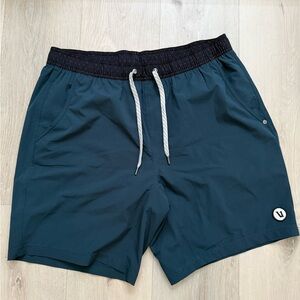 Vuori Kore shorts 9” lined